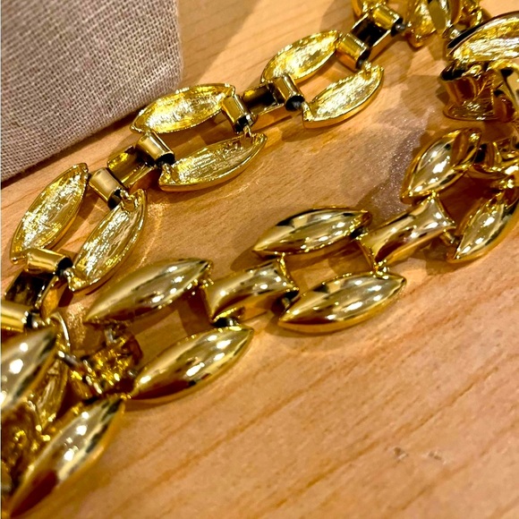 N307 Vintage Like New From 1980s High End Double Bar Chain Link in Gold 18” - Picture 3 of 3